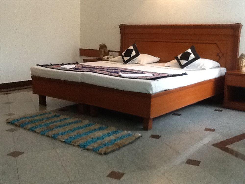 Hotel Kanishka Phg Bangalore Esterno foto