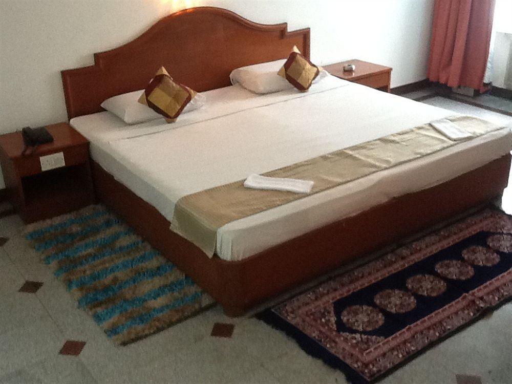 Hotel Kanishka Phg Bangalore Esterno foto